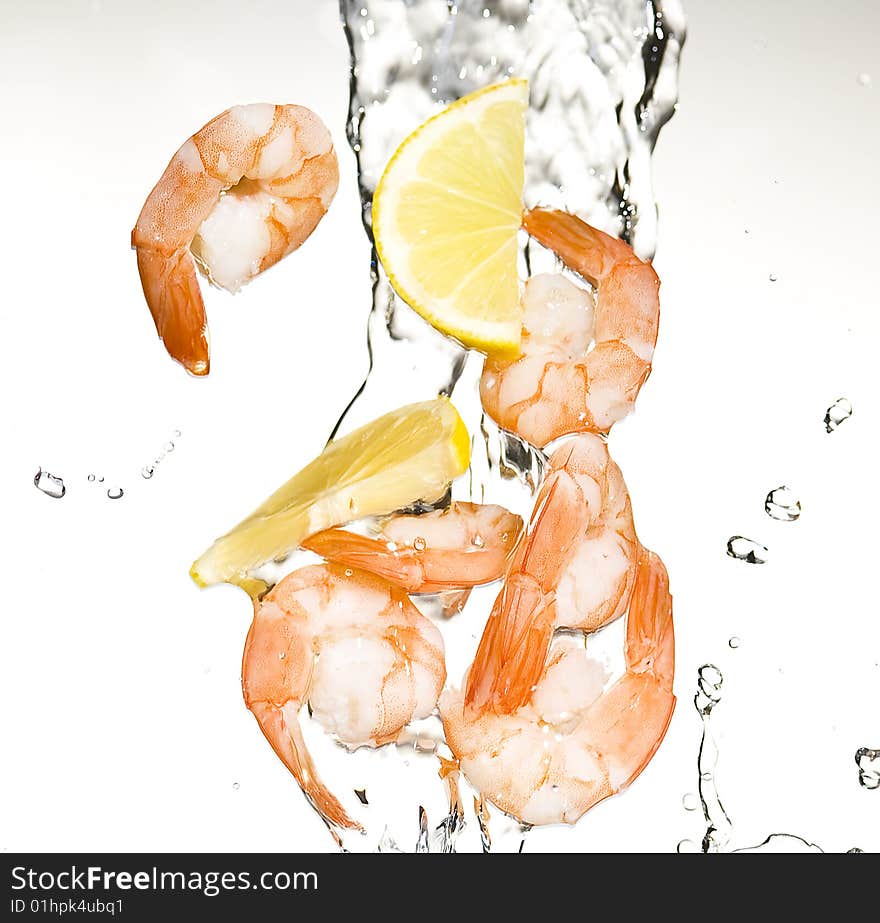 Shrimp cook in water.hot water