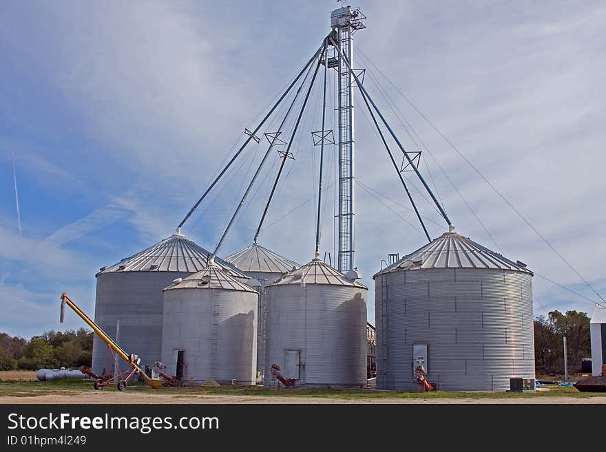 Silos or grain storage bins