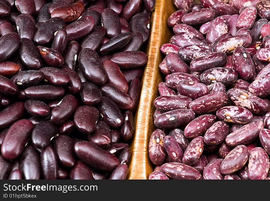 Kidney beans in wooden dish