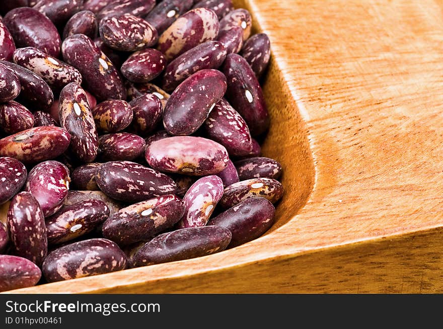 Kidney beans in wooden dish