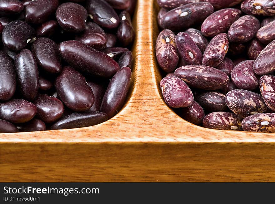 Kidney beans in wooden dish