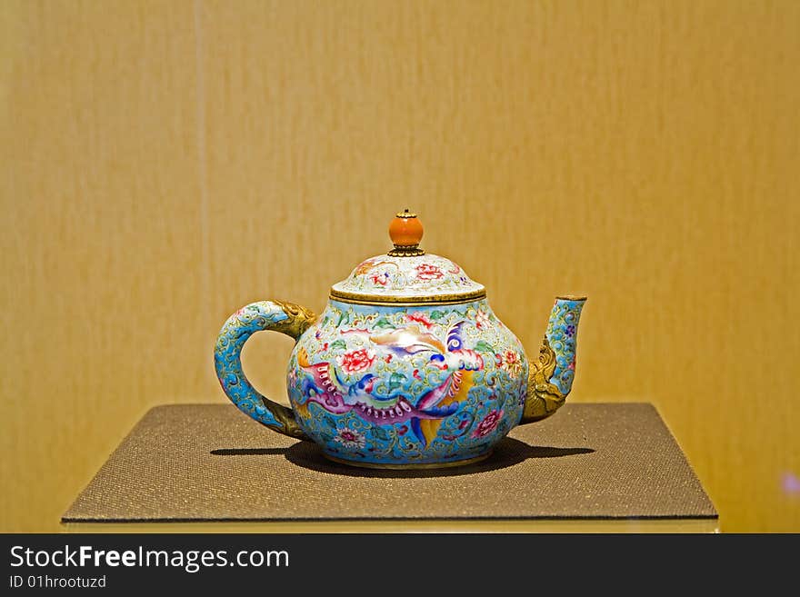 An old  chinese teapot .it  is made in 
 qing dynasty