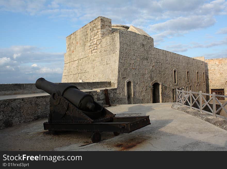 Big cannon defending the Morro Castle