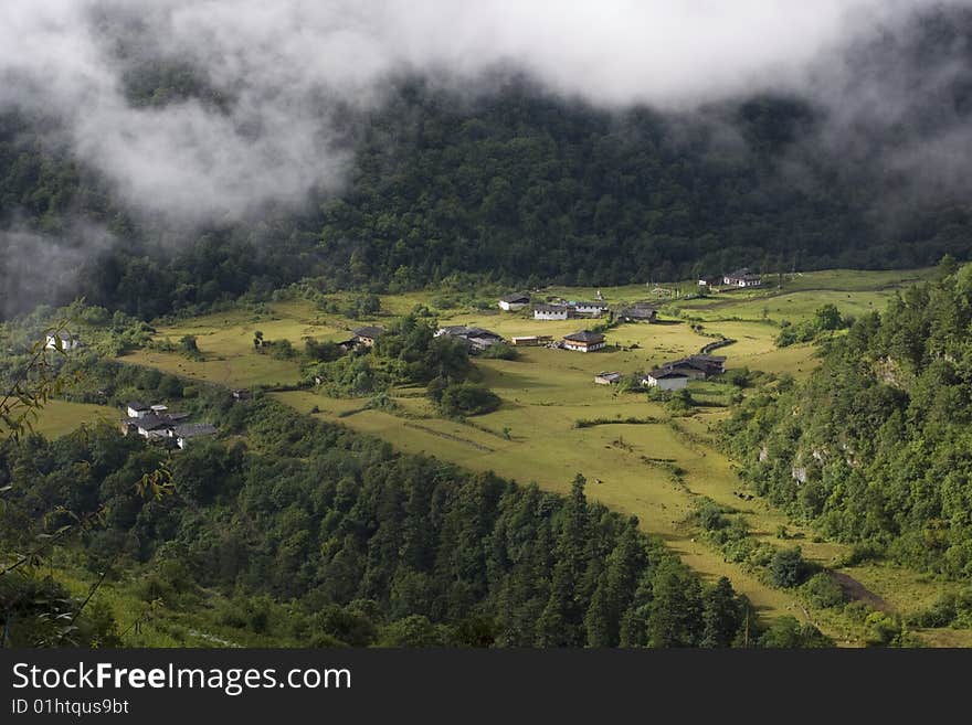 YuBeng Village is a secluded Tibetan village at the foot of Meili Snow Mountain.