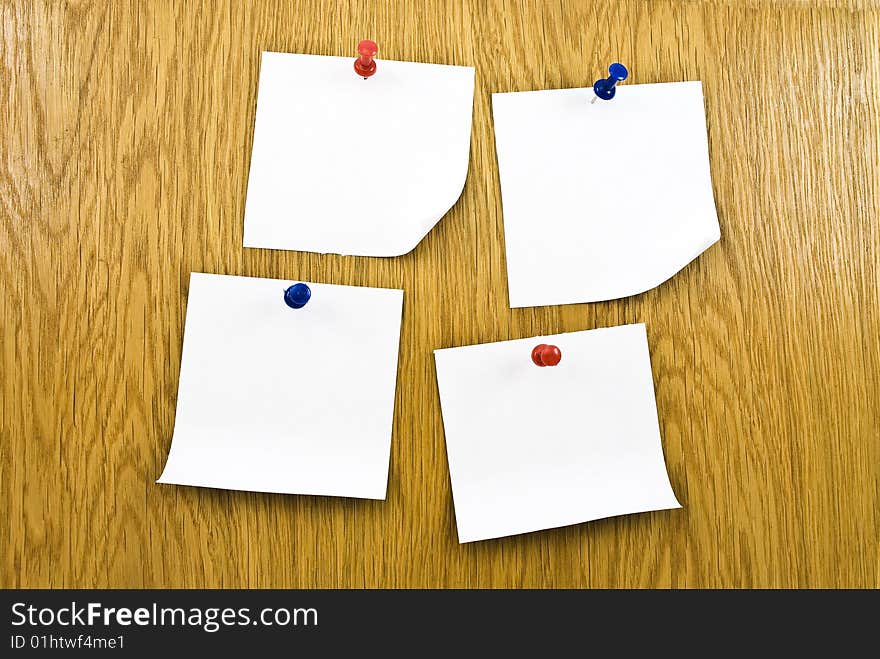 Blanks notes papers attached to a wooden wall