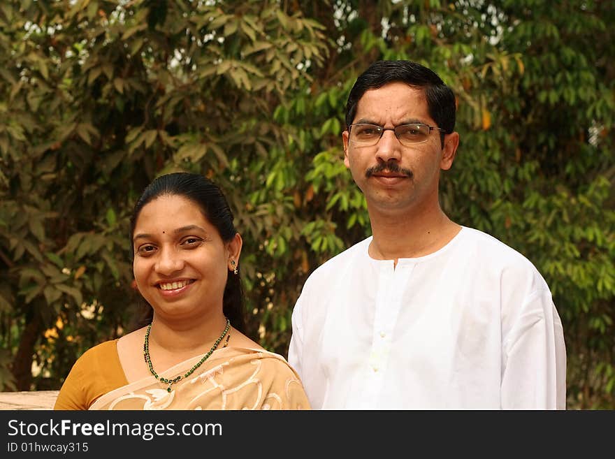 A happy Indian couple in their traditional dress.