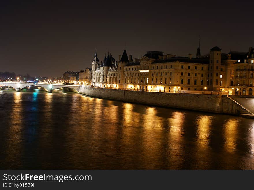 A night shoot for paris with seine river and Palaise de Justice