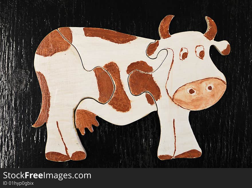 The puzzle cow on the black table