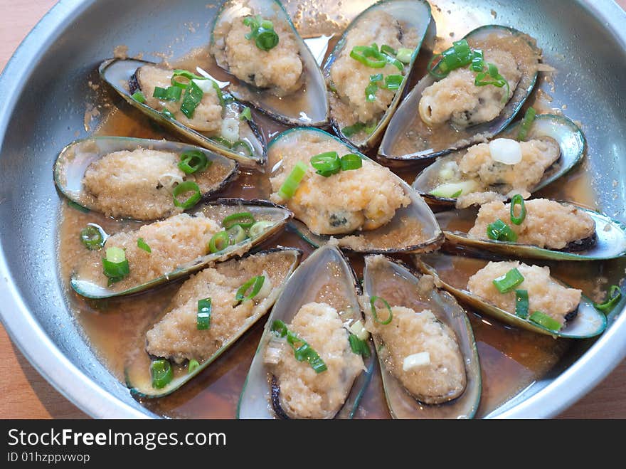 Chinese mussel with garlic and scallion fried with sauce in Taiwan style(took in Danshui).