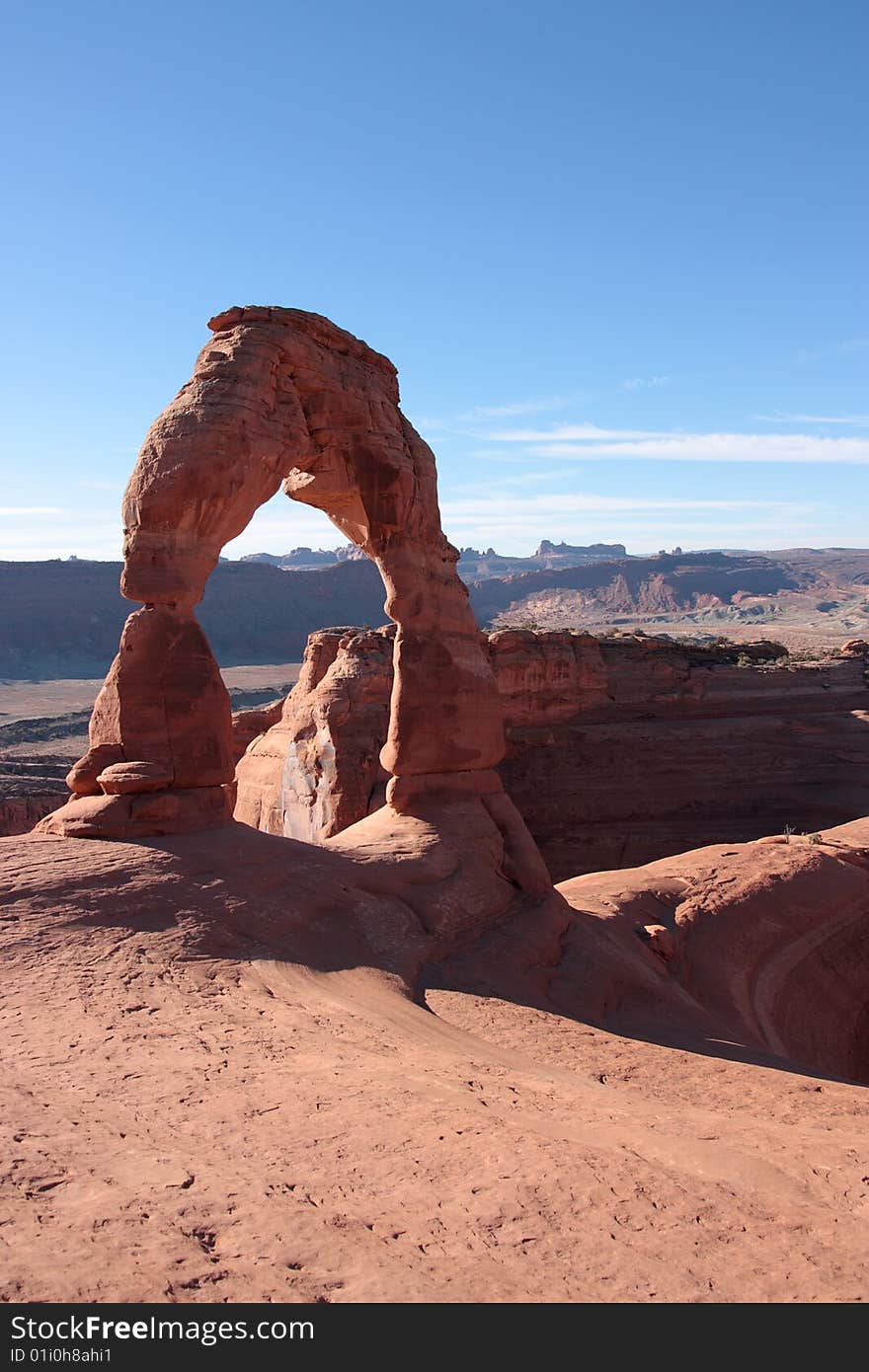 Delicate Arch just after sunrise. Arches National Park, Utah (USA)