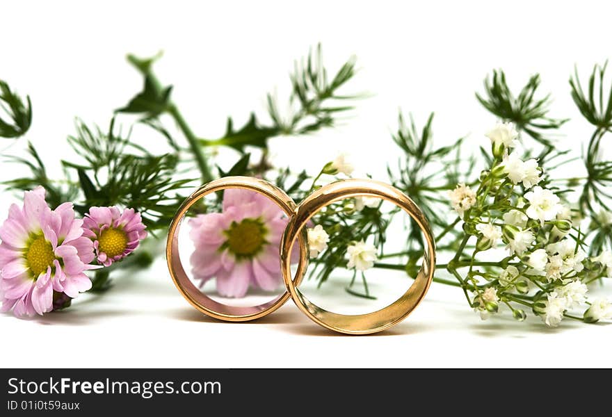 Golden wedding rings with flowers