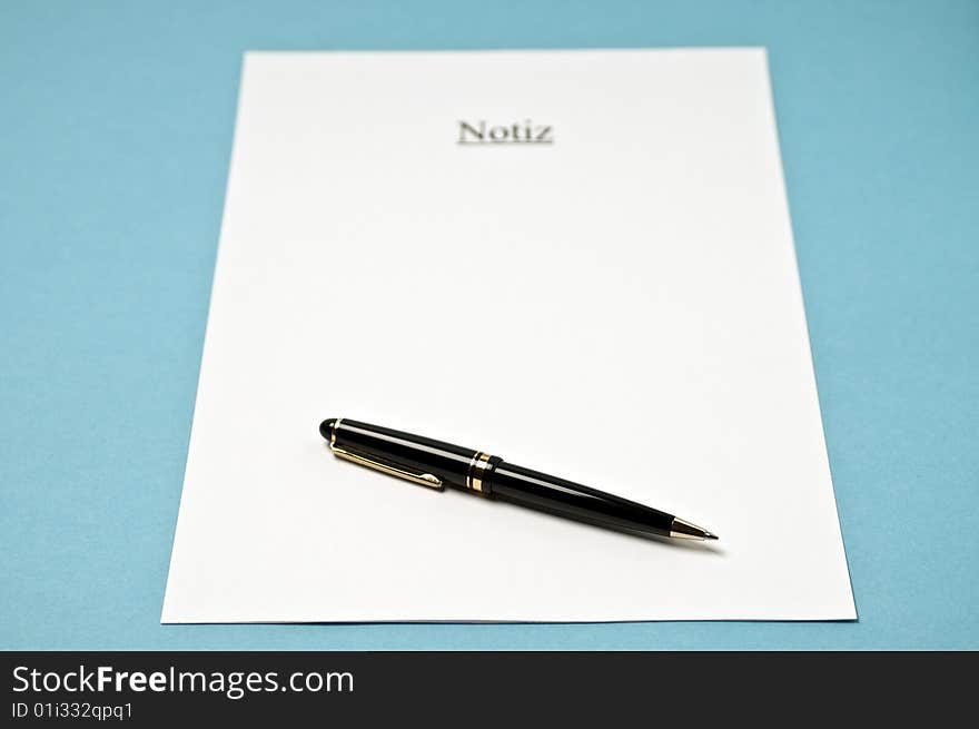 A sheet of paper with the title Notiz. A sheet of paper with the title Notiz