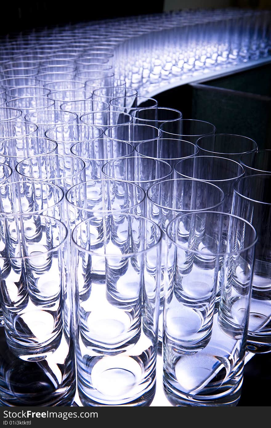 Empty glasses is orderly on a white lamp box