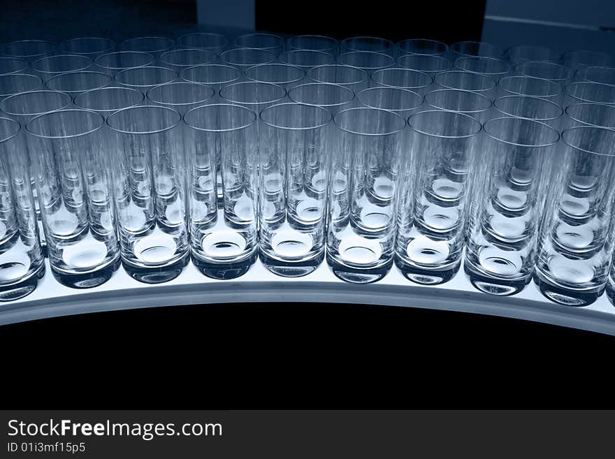 Empty glasses is orderly on a white lamp box