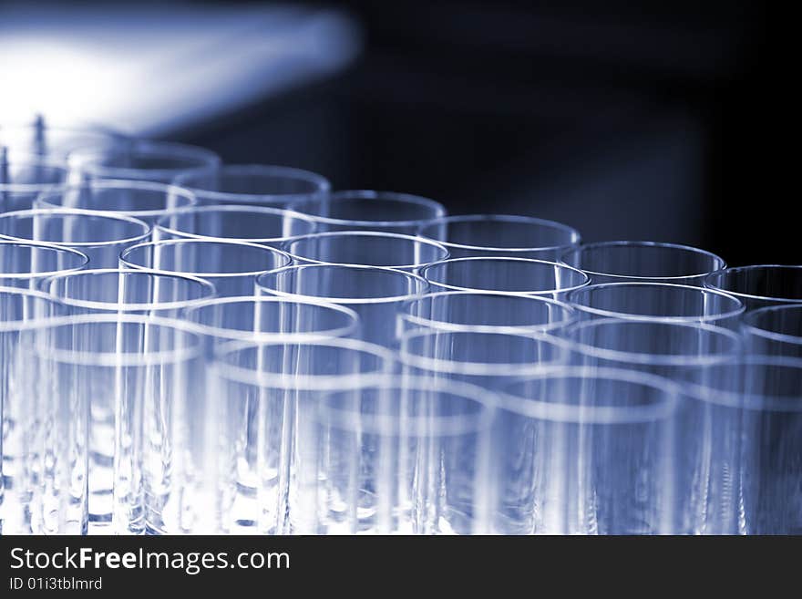 Empty glasses is orderly on a white lamp box