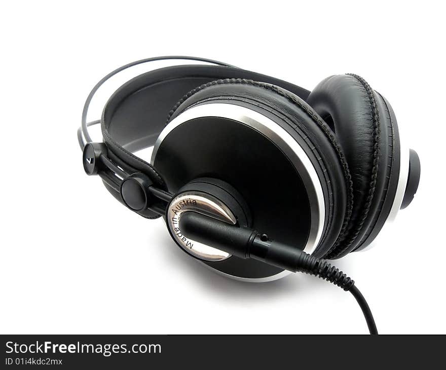 Professional headphones for monitoring audio