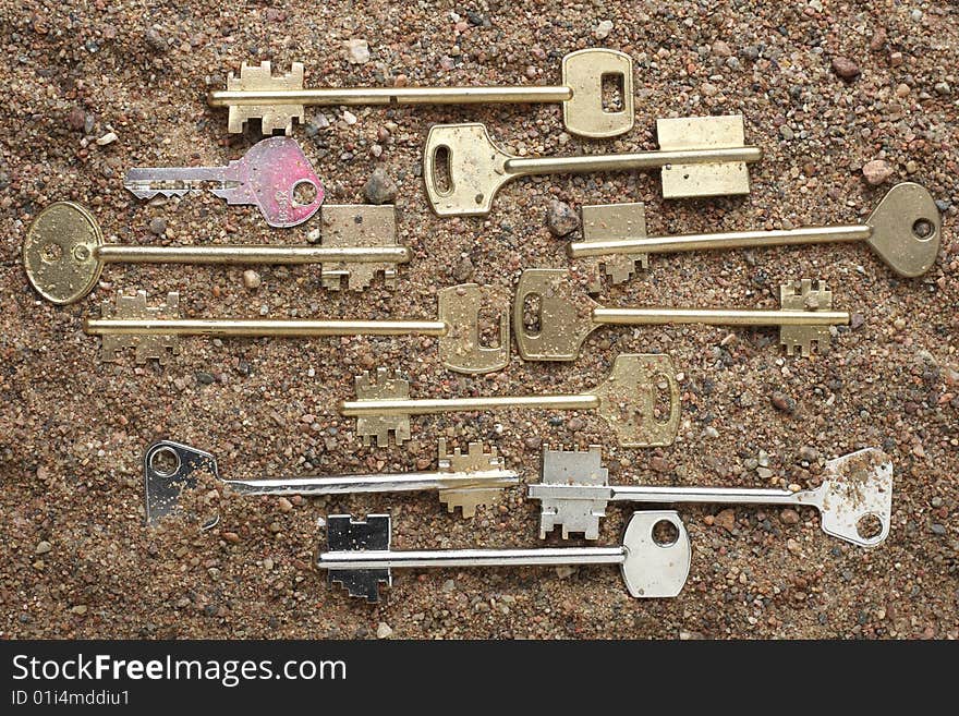 Different size and shape keys on sand