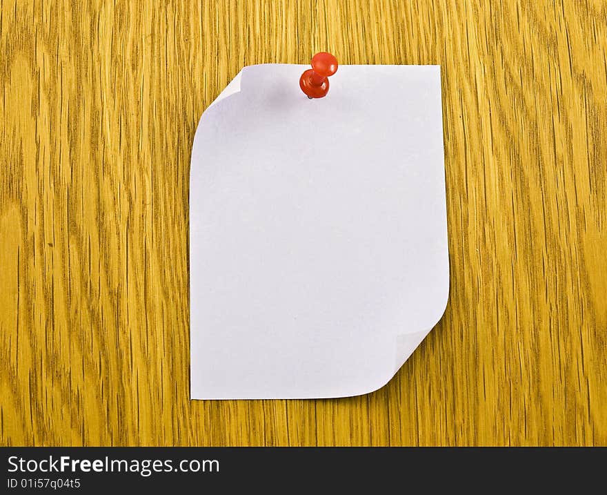 Single blank note paper attached to a wooden wall