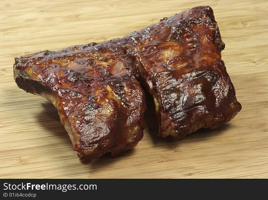 Grilled spare ribs on a wooden plate