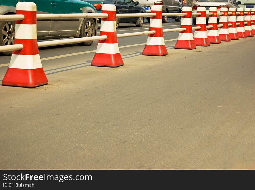 Traffic barrier to ensure the normal operation of vehicles