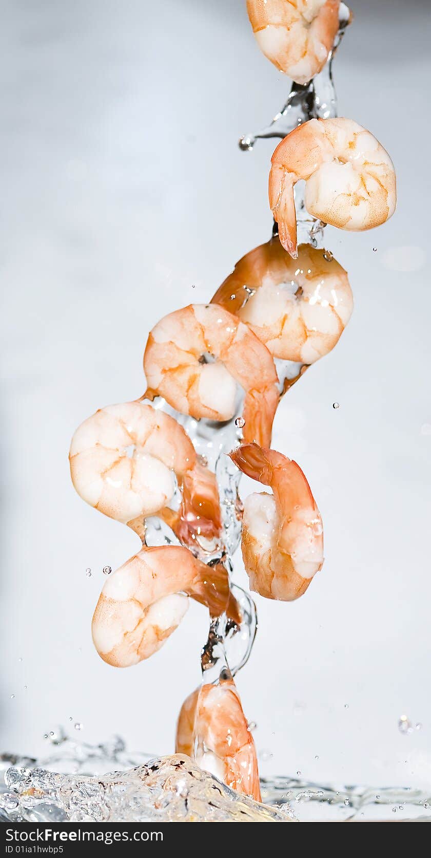 Shrimp cook in water.hot water