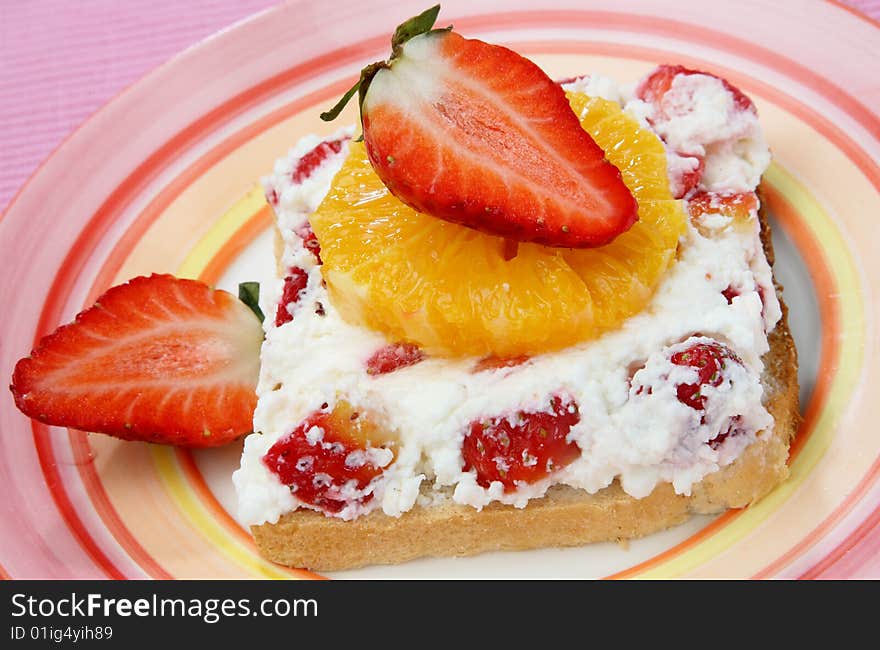 Sandwich with cheese and fruit