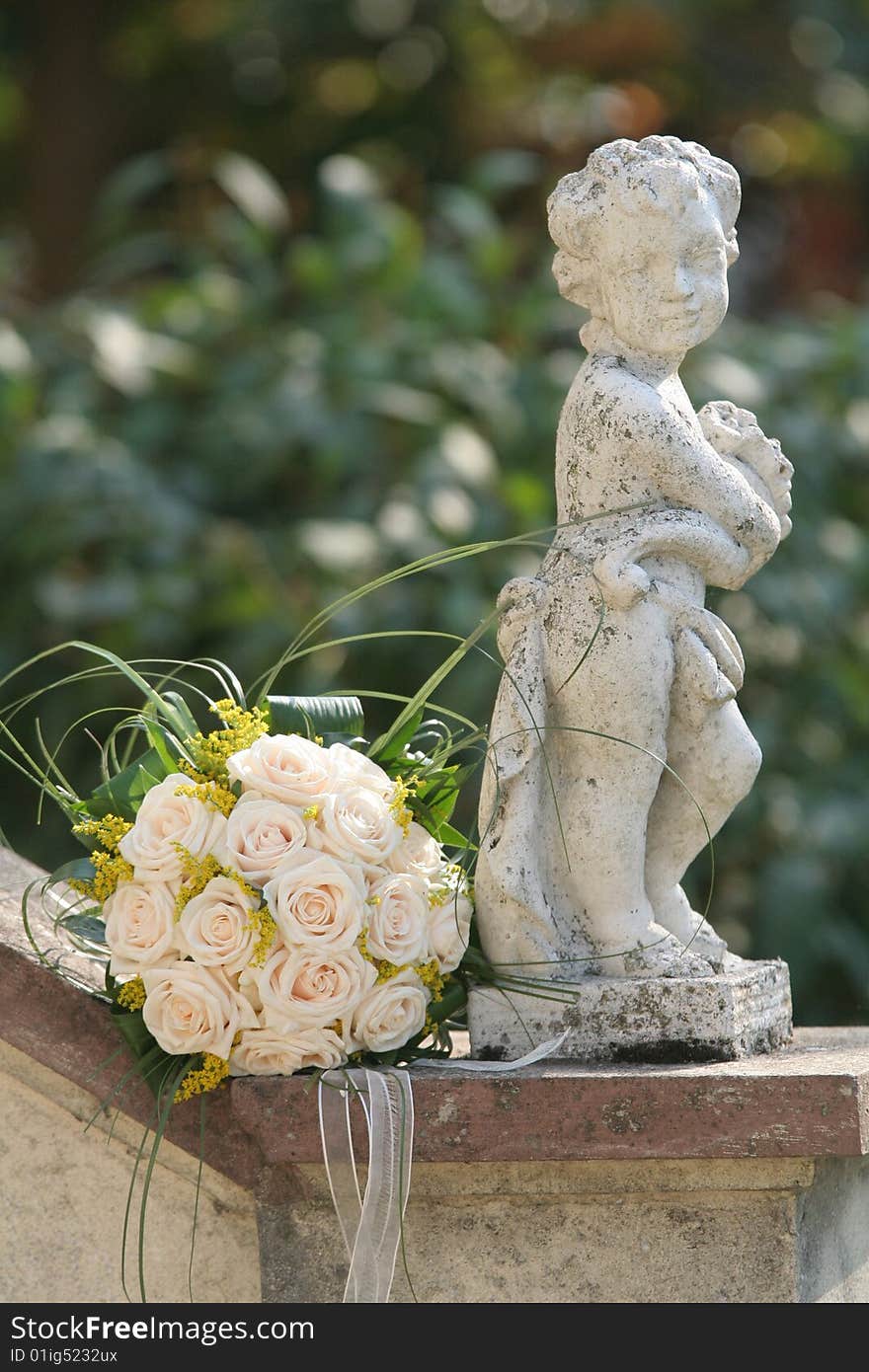 Bouquet with statue