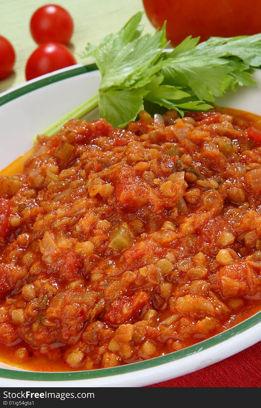 Lens in tomato sauce on plate