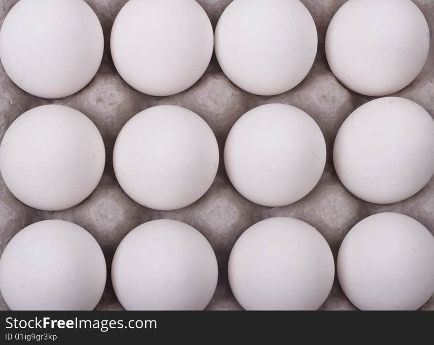 White chiken eggs in container