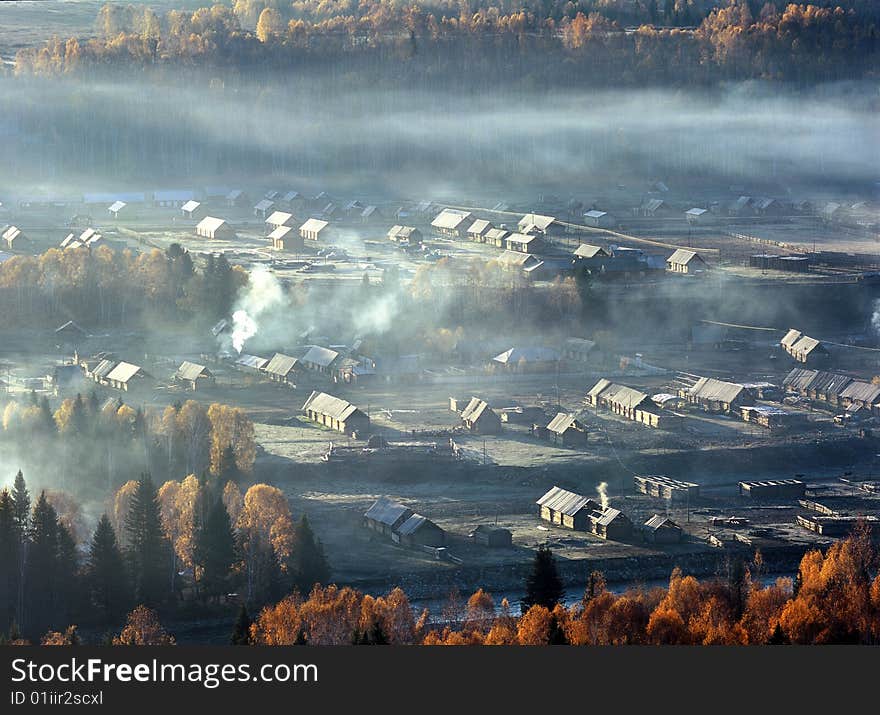 China/Xinjiang: mist and smoke in Hemu Village