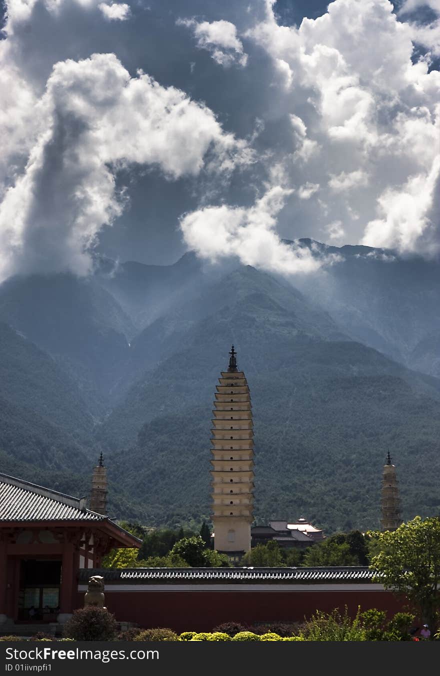 Here are famous tourist spots in China, Dali City, Yunnan Province is located in scenic areas of the Three Pagodas. Here are famous tourist spots in China, Dali City, Yunnan Province is located in scenic areas of the Three Pagodas