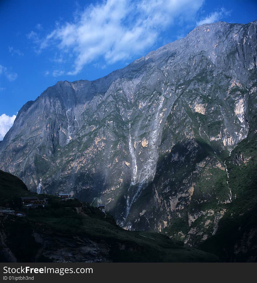 Tiger Leaping Gorge Valley