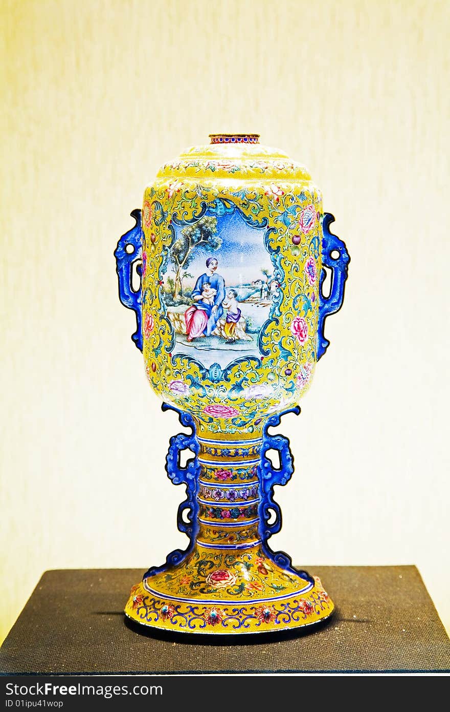 China vase  made in qing dynasty. China vase  made in qing dynasty