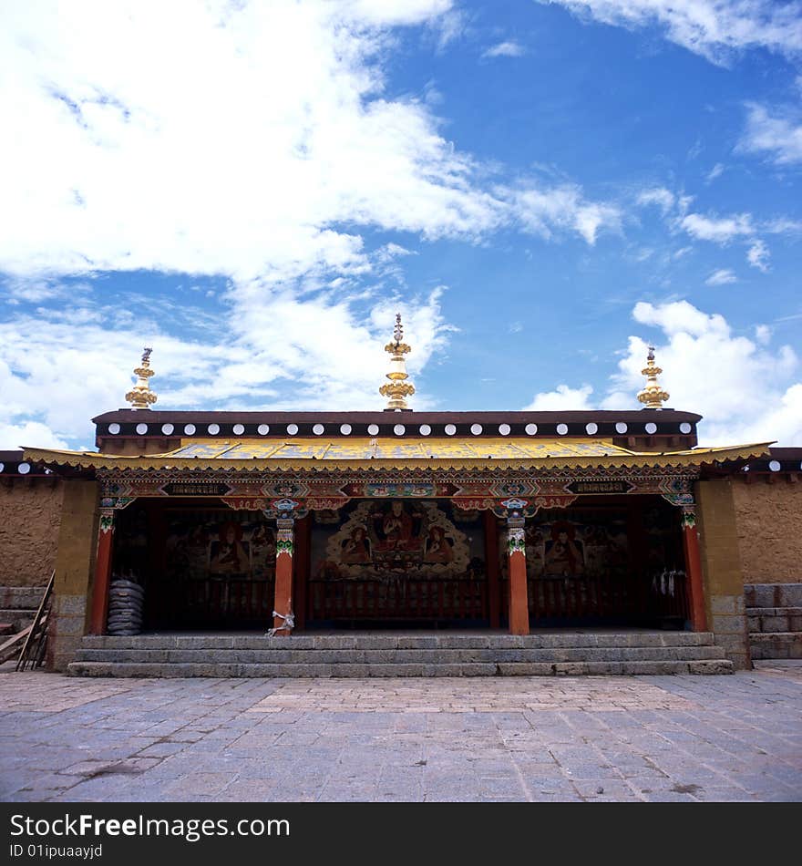 The Ganden Sumtseling Monastery (Chinese: 松赞林寺 Sōngzànlín Sì) is a Tibetan Buddhist monastery situated 5 kilometres from the city of Zhongdian in Yunnan province, China.

According to local guides, the monastery is the largest Tibetan Buddhist monastery in Yunnan province and is sometimes referred to as the Little Potala Palace; it was built in 1679, was extensively damaged in the Cultural Revolution and subsequently rebuilt in 1983; at its peak the monastery contained accommodation for 2000 monks; it currently accommodates 700 monks in 200 associated houses.