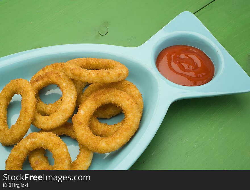 An order of onion rings with ketchup