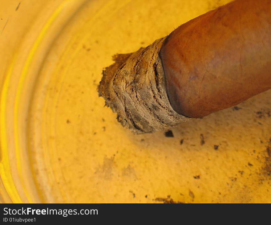 Large cuban cigar in a ashtray