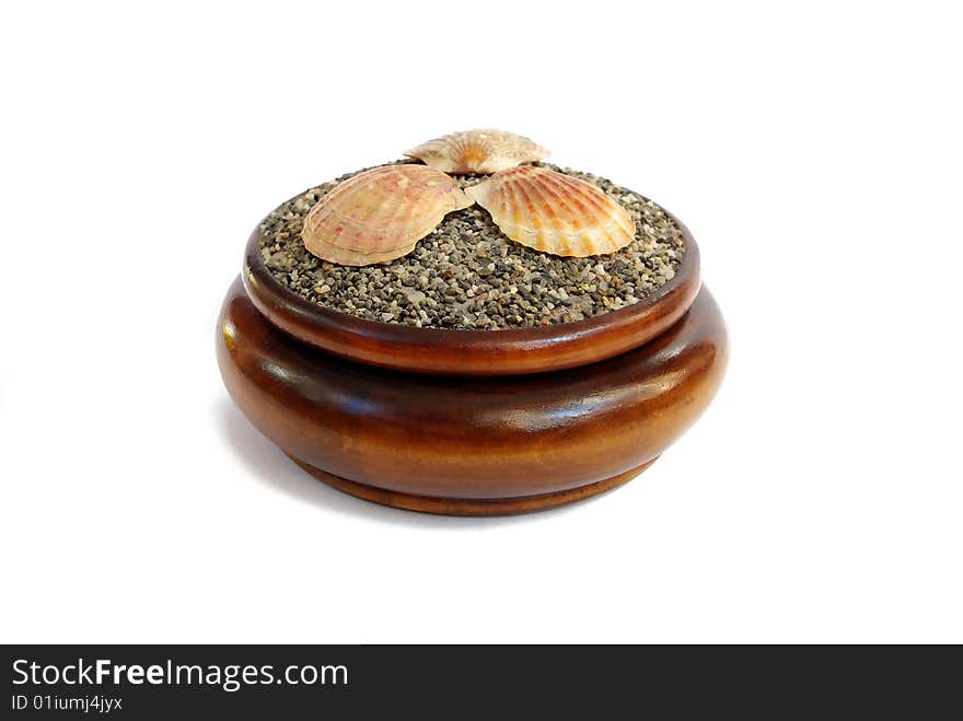 Round wooden box with shells on the lid