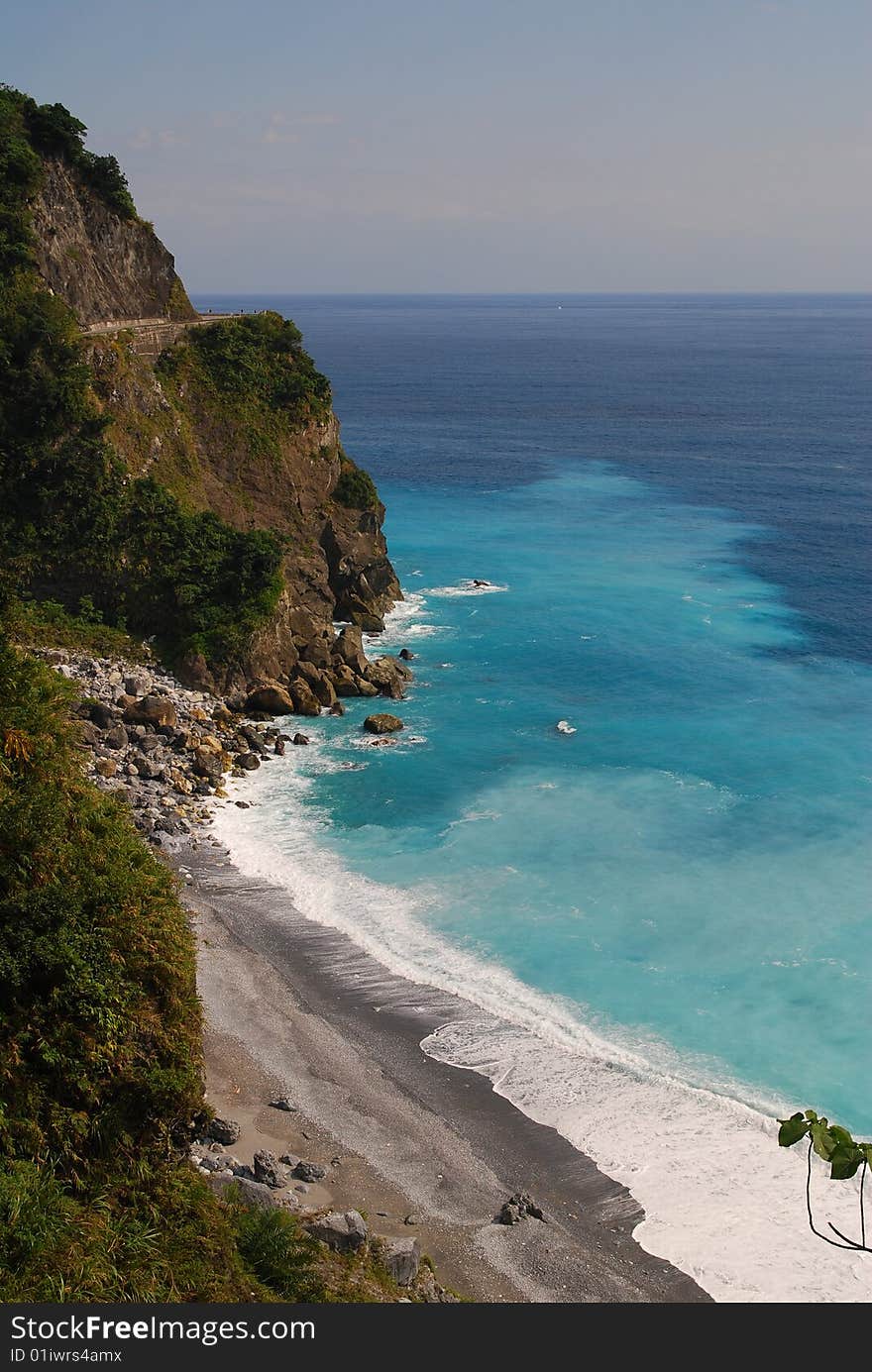 This is a coast & a cliff at Hualien county in Taiwan. You can visit there by Suhua Highway. This is a coast & a cliff at Hualien county in Taiwan. You can visit there by Suhua Highway.