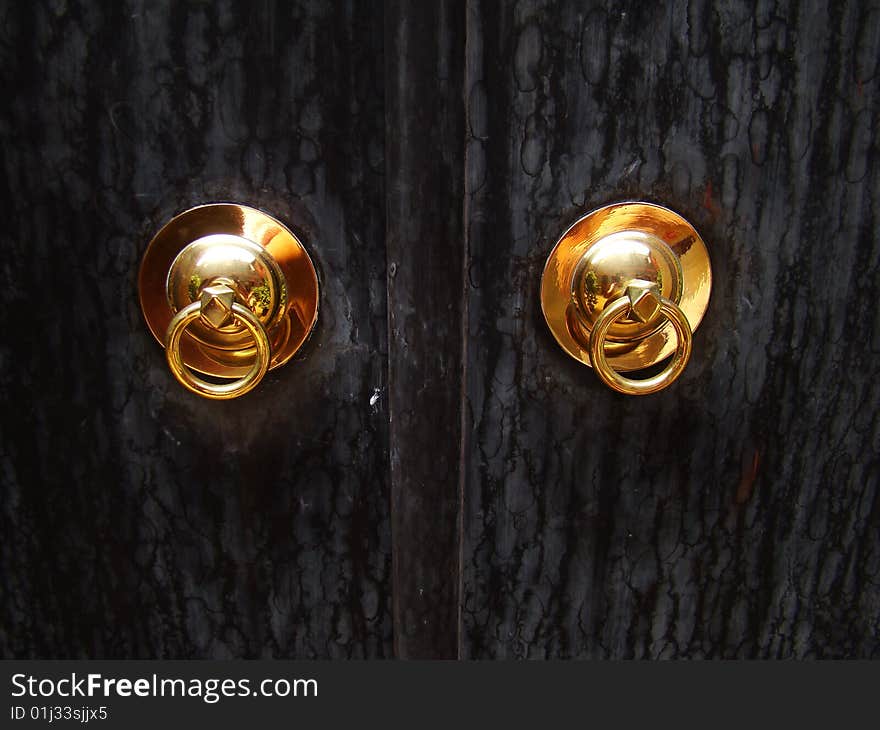 China, Shanghai: Confucius temple; architectural detail ; door and bronze handles. China, Shanghai: Confucius temple; architectural detail ; door and bronze handles