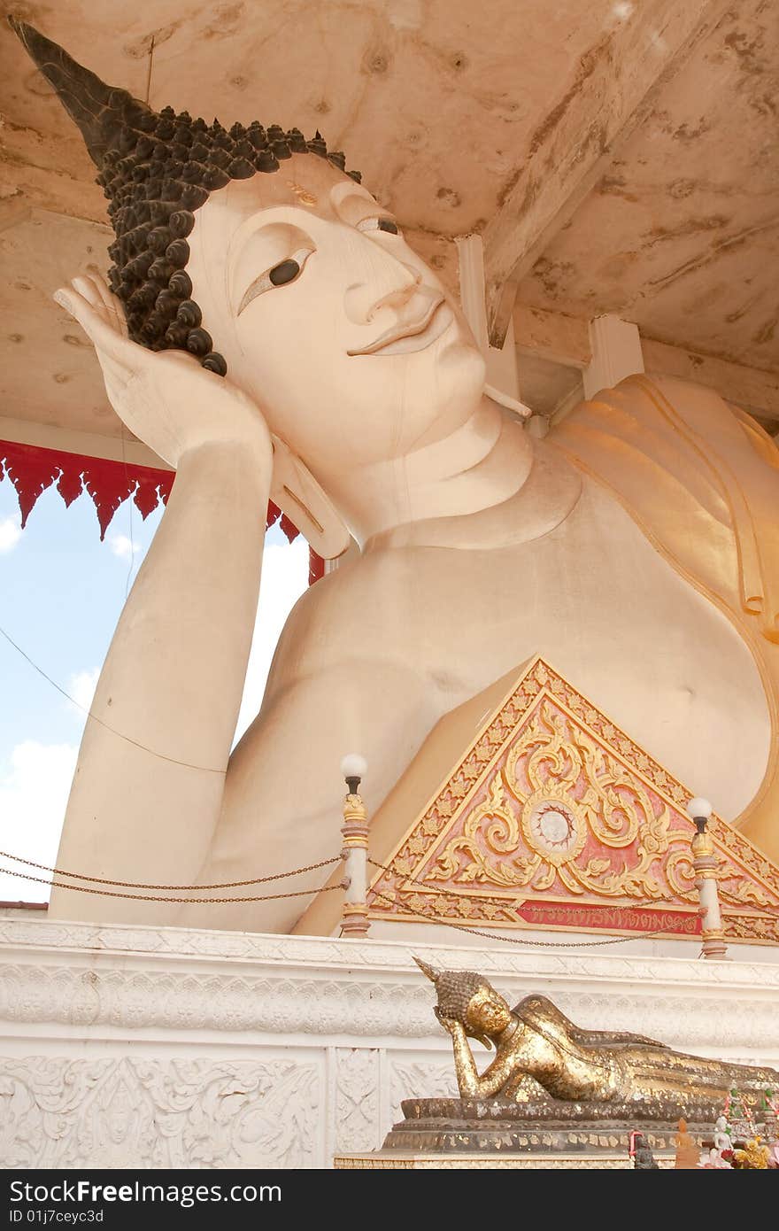 Two reclining Buddha image.