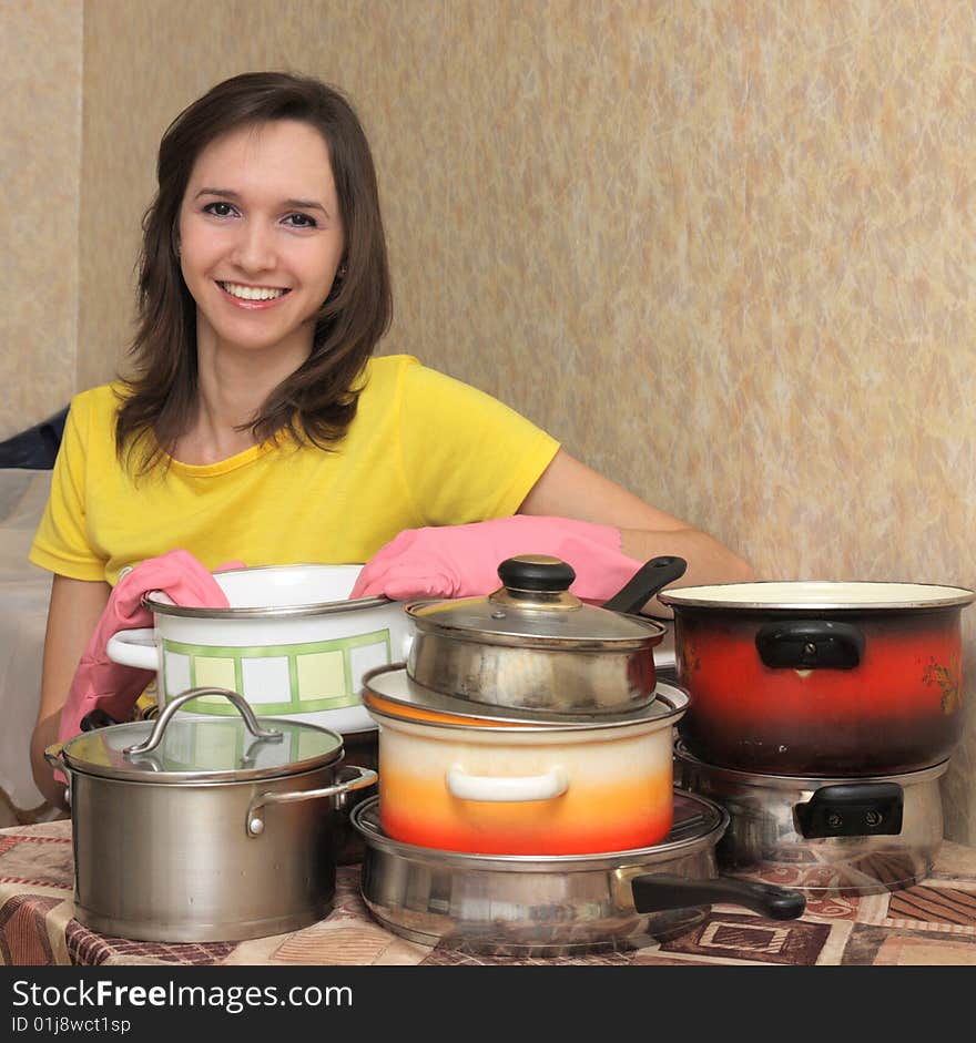 Girl washes the dishes