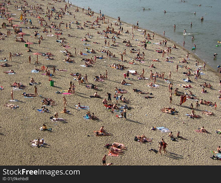 Beach coastline one of the Russian Siberian city of Novosibirsk, on the river Ob, where many vacationers and bathers illuminated people