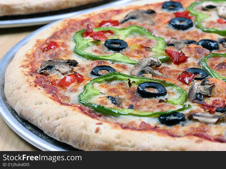 Vegetable pizza with tomatoes