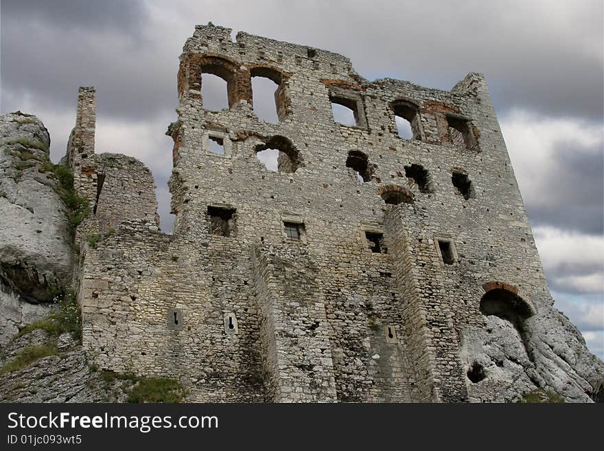 Picturesque ruins of castle in Ogrodzieniec on the background of the sky.