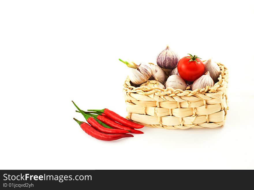 Tomatoes, pepper and garlic in a basket