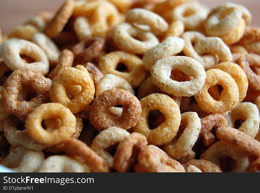 Round cereal in many colours.