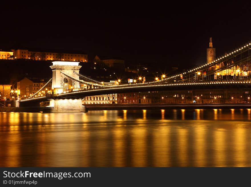 Chain bridge in Budapest at night