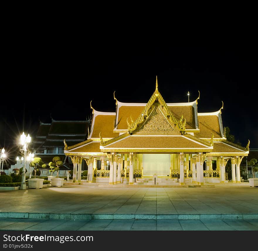 Temple at ratchadamnoem avenue thailand