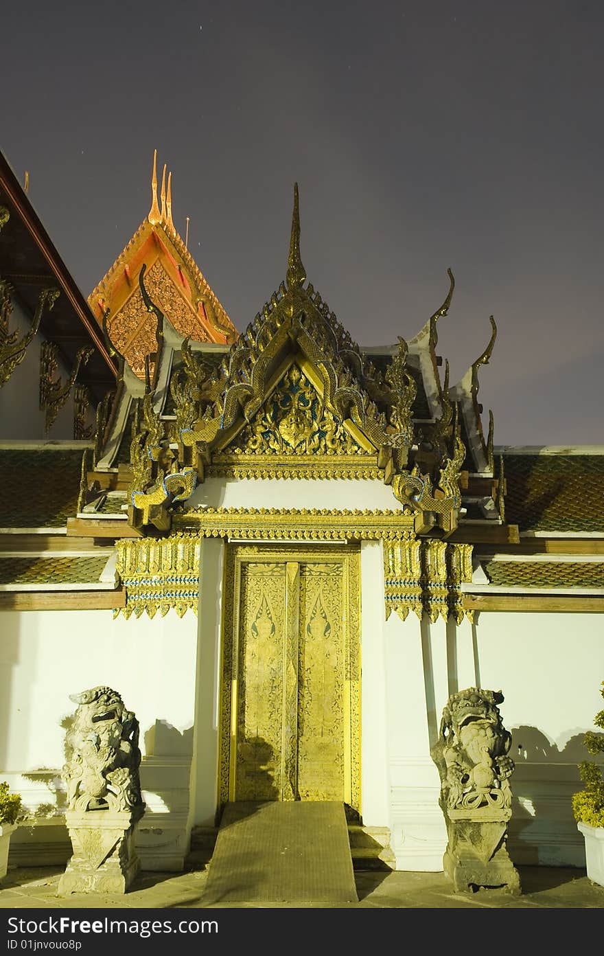 Guardian statues at a buddhist temple. Guardian statues at a buddhist temple