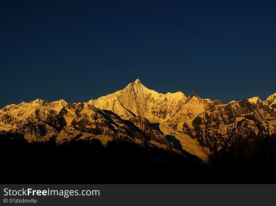 After sunrise, the main peak of Meili. After sunrise, the main peak of Meili